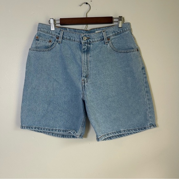 Vintage Levi’s Classic Blue Denim Shorts - Picture 1 of 3